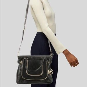MICHAEL KORS Naomi Large Satchel
Black Luxury Leather Zippers Handbag
Purse Bag